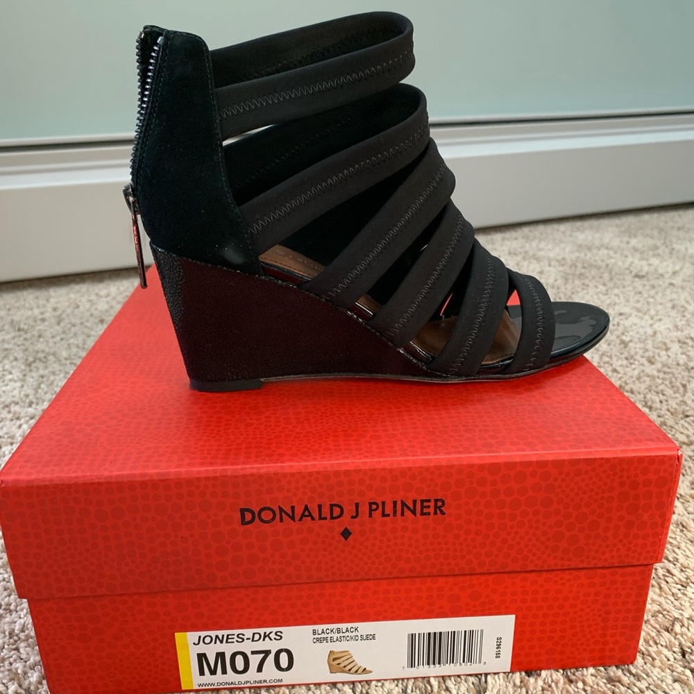 Like new Donald J Pliner